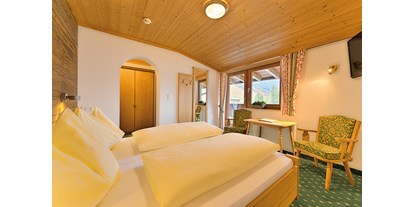 Wanderurlaub - Bettgrößen: Queen Size Bett - Berchtesgadener Alpen - Landhotel Kirchenwirt Unken