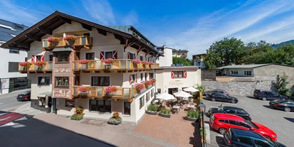 Wanderurlaub - Parkplatz: gebührenpflichtig beim Hotel - Loferstein - Hotel Glasererhaus