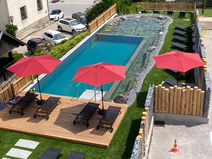 Wanderurlaub - Pools: Außenpool nicht beheizt - Aich (Aich) - Unser neuer Natur-Swimmingpool - Felsners Hotel & Restaurant