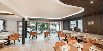 Wanderurlaub - Wolkenstein in Gröden (BZ) - Frühstückssaal mit Vollverglasung - Garni Hotel Apartments Miara