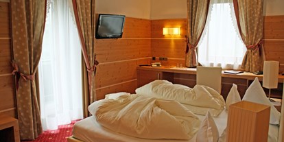 Wanderurlaub - Wanderschuhe: 3 Wanderschuhe - Taufers im Münstertal - Hotel Zebru