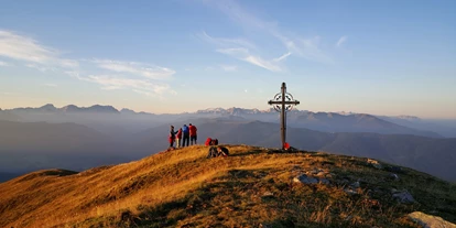 Wanderurlaub - Trockenraum - Trentino-Südtirol - Sonnenaufgangswanderung zum Am Joch - Falkensteiner Hotel & Spa Sonnenparadies
