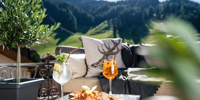 Wanderurlaub - Familienwanderung - Wolkenstein/Gröden - Terrasse - Hotel Sun Valley