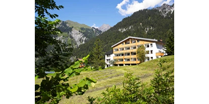 Wanderurlaub - Schwierigkeit Klettersteig: C - Faschina - Südansicht vom Hotel - Hotel Sonnblick