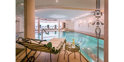 Wanderurlaub - Hotel-Schwerpunkt: Wandern & Kulinarik - Damüls - Schwimmbad im Auenhof - Hotel Auenhof