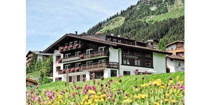 Wanderurlaub - Schnann - Hotel Haldenhof in Lech am Arlberg. Genießen Sie die Lebenslust bei uns.  - Haldenhof