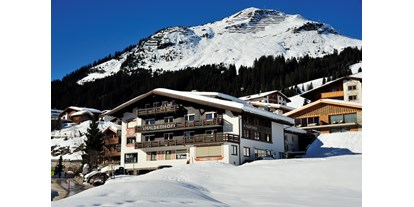 Wanderurlaub - Pettneu am Arlberg - Hotel im Winter - Haldenhof