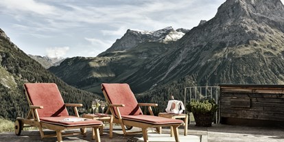 Wanderurlaub - Bettgrößen: King Size Bett - Pettneu am Arlberg - Bergpanorama - Hotel Goldener Berg