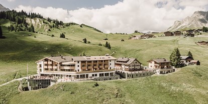 Wanderurlaub - Schwierigkeit Wanderungen: Blau - Damüls - Außenansicht des Hotels - Hotel Goldener Berg