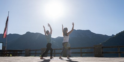Wanderurlaub - Lunchpaket - Damüls - Yoga auf der Sonnenterrasse - Hotel Goldener Berg