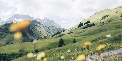 Wanderurlaub - Pauschalen für Wanderer - Faschina - Aussicht  - Hotel Goldener Berg - Your Mountain Selfcare Resort