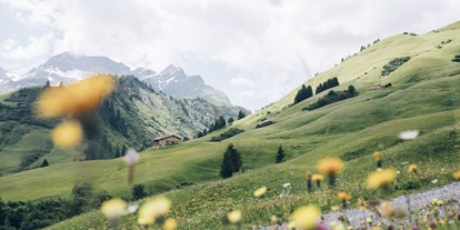 Wanderurlaub - Schwierigkeit Wanderungen: Schwarz - Obergrünau (Elbigenalp) - Aussicht  - Hotel Goldener Berg - Your Mountain Selfcare Resort
