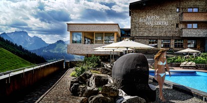 Wanderurlaub - Hotel-Schwerpunkt: Wandern & Kulinarik - Damüls - Alpenresort Walsertal Aussenpool - Alpenresort Walsertal****S