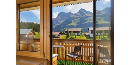 Wanderurlaub - Pauschalen für Wanderer - Faschina - Aussicht Doppelzimmer Annemone im Hotel Walserberg - Hotel Walserberg