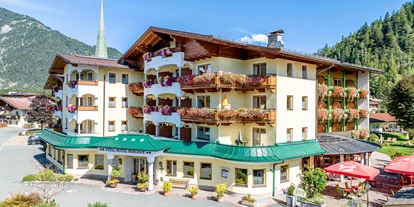 Wanderurlaub - Hotel-Schwerpunkt: Wandern mit Hund - Pürzlbach - Hotel im Sommer - Ferienhotel Berghof