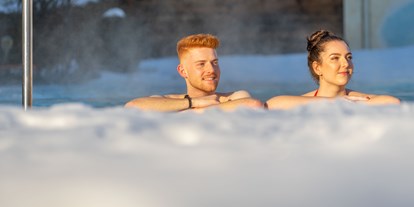 Wanderurlaub - Bettgrößen: Doppelbett - Lofer - Außenpool im Winter - Ferienhotel Berghof