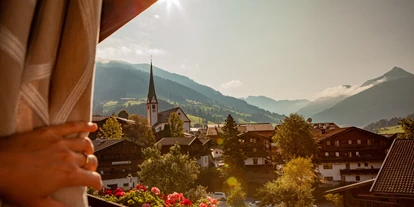 Wanderurlaub - Ausrüstungsverleih: Teleskopstöcke - Hinterriß (Eben am Achensee) - Ausblick auf Alpbach und die umliegenden Berge - Hotel Zur Post