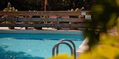 Wanderurlaub - Pools: Außenpool nicht beheizt - Kaltenbach (Kaltenbach) - Unser Pool - Hotel Zur Post