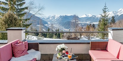 Wanderurlaub - persönliche Tourenberatung - Mieders - Endlos-Panorama auf unserer Sonnenterrasse - Inntalerhof - DAS Panoramahotel