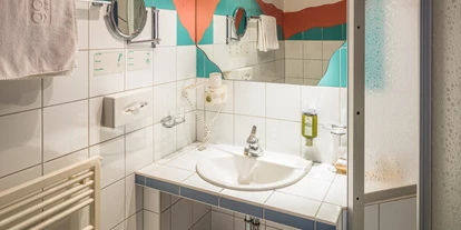 Wanderurlaub - Bad und WC getrennt - Fließ - Bad - Hotel Gabriela Serfaus
