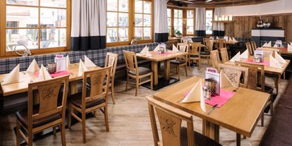 Wanderurlaub - Verpflegung: Frühstück - Ischgl - á la carte Restaurant Hiasl´s Stubn direkt im Hotel - Hotel Gabriela Serfaus