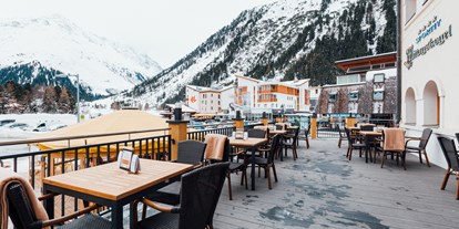 Wanderurlaub - vegetarisches Essen - Tirol - Terrasse - Hotel Mittagskogel Pitztal