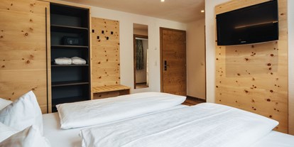 Wanderurlaub - Bettgrößen: Doppelbett - Reschen - Familienzimmer "Bergidylle Zirbe" - Hotel Edelweiss