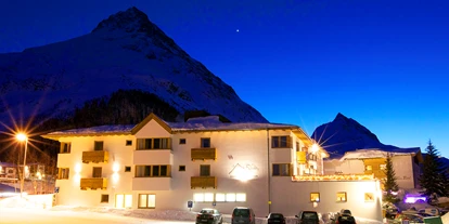 Wanderurlaub - Schwierigkeit Wanderungen: Rot - Klösterle - Hotelansicht Winter - Berghotel Rasis