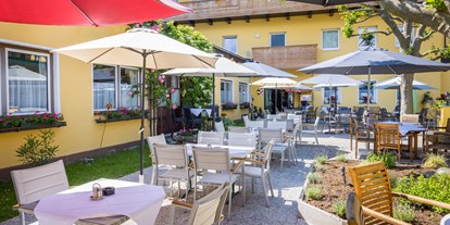 Wanderurlaub - Bettgrößen: Doppelbett - Ebensee - Gastgarten Restaurant - Landhotel Post Ebensee