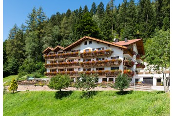 Wanderhotel: Südansicht - Aktiv Hotel Schönwald