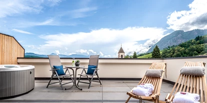 Wanderurlaub - Fahrstuhl - Terrasse Suite mit privatem Whirlpool - Hotel Christof