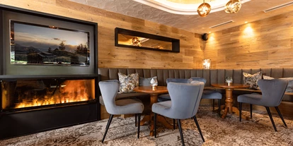 Wanderurlaub - Hotel-Schwerpunkt: Wandern & Biken - Tirol - gemütliche Sitzecke in der neuen, traumhaften Bar - Alpbacherhof - Mountain & Spa Resort