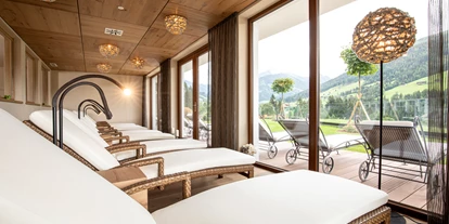 Wanderurlaub - Hotel-Schwerpunkt: Wandern & Biken - Tirol - Herrliche Ausblicke im Panoramaruheraum - Alpbacherhof - Mountain & Spa Resort