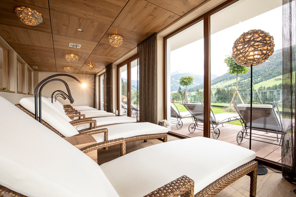 Wanderhotel: Herrliche Ausblicke im Panoramaruheraum - Alpbacherhof - Mountain & Spa Resort