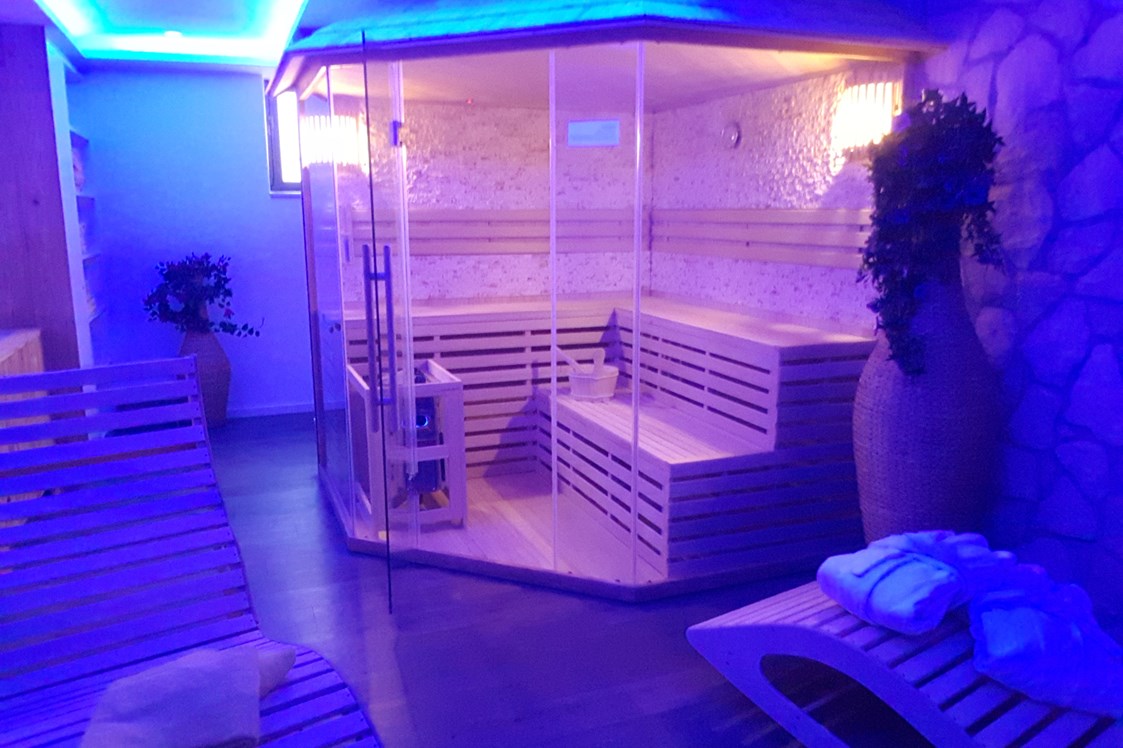 Wanderhotel: Sauna mit farbigem Licht - Landhaus Ohnesorg 