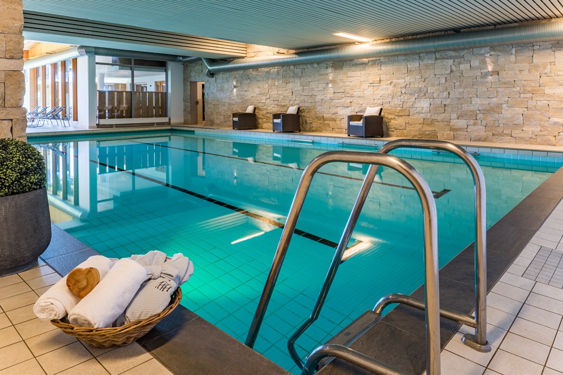 Wanderhotel: Das Schwimmbad - Hartung’s Hoteldorf