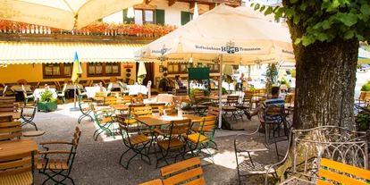 Wanderurlaub - Fahrstuhl - Bayern - Biergarten unter der Linde - Hotel Ruhpoldinger Hof