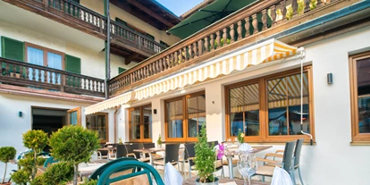 Wanderurlaub - Fahrstuhl - Bayern - Innenhof Terrasse - Hotel Ruhpoldinger Hof