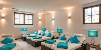 Wanderurlaub - Fahrstuhl - Bayern - Liegebereich Schwimmbad - Hotel Ruhpoldinger Hof