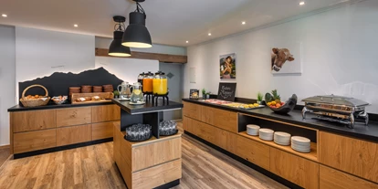 Wanderurlaub - Fahrstuhl - Bayern - Frühstücksbuffet Skistüberl - Hotel Ruhpoldinger Hof