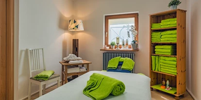 Wanderurlaub - Fahrstuhl - Bayern - Massageraum - Hotel Ruhpoldinger Hof