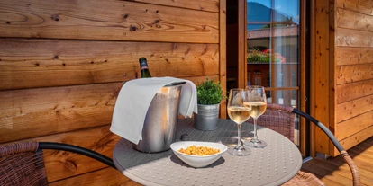 Wanderurlaub - Fahrstuhl - Bayern - Balkon mit Sitzgelegenheit - Hotel Ruhpoldinger Hof