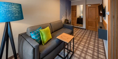 Wanderurlaub - Fahrstuhl - Bayern - Suite Maibaum Wohnraum - Hotel Ruhpoldinger Hof