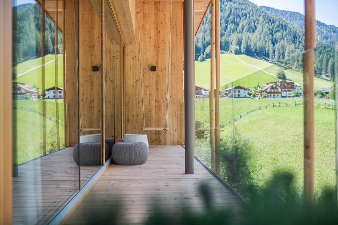 Wanderhotel: Panoramablick auf das naturbelassene Jaufental - Naturhotel Rainer
