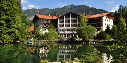 Wanderurlaub - Fahrstuhl - Bayern - Blick vom Badersee - Hotel am Badersee