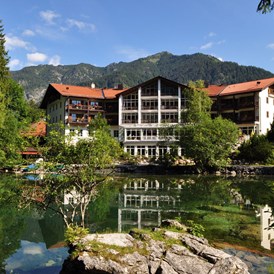 Wanderhotel: Blick vom Badersee - Hotel am Badersee