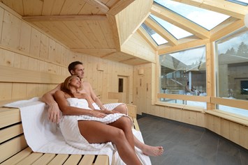 Wanderhotel: Sauna mit Zugspitzblick im Landhaus-Spa - Hotel am Badersee