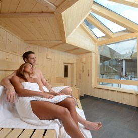 Wanderhotel: Sauna mit Zugspitzblick im Landhaus-Spa - Hotel am Badersee