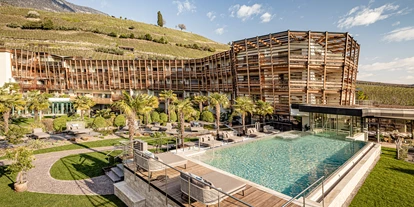 Wanderurlaub - Pools: Schwimmteich - Südtirol - Lake Spa Hotel SEELEITEN