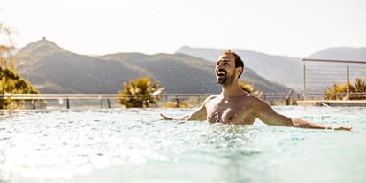 Wanderurlaub - Pools: Schwimmteich - Südtirol - Lake Spa Hotel SEELEITEN